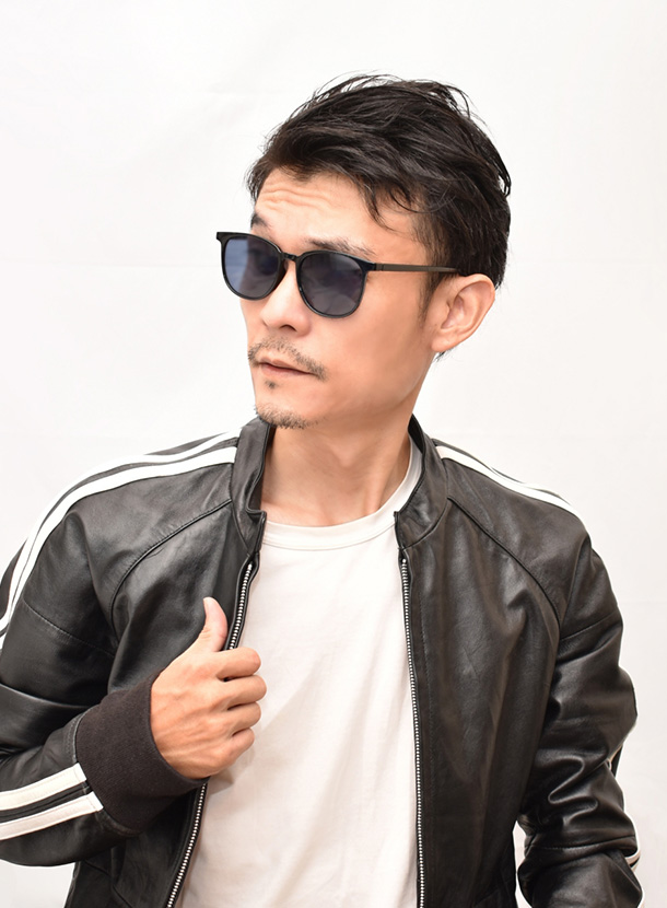 ブラックサングラス